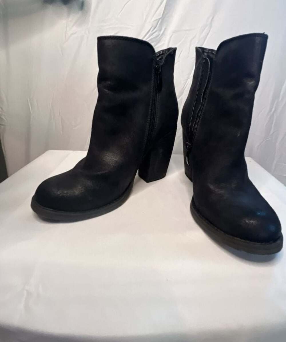Sbicca Vintage Collection Black Heeled Ankle Boots Women's Size 6 *